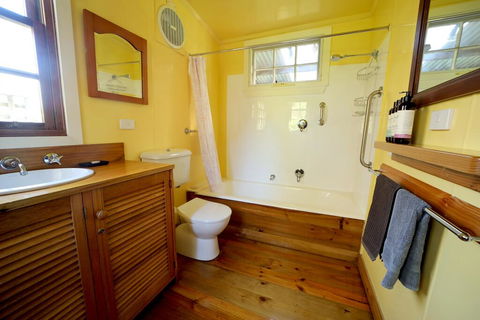 Cherry Plum Cottages - Kingaroy Accommodation 0