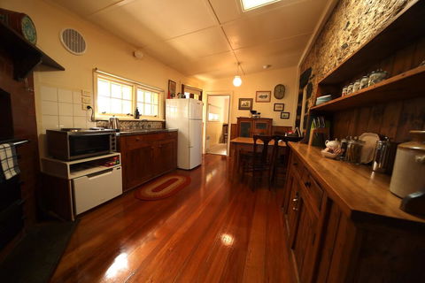 Cherry Plum Cottages - Kingaroy Accommodation 1