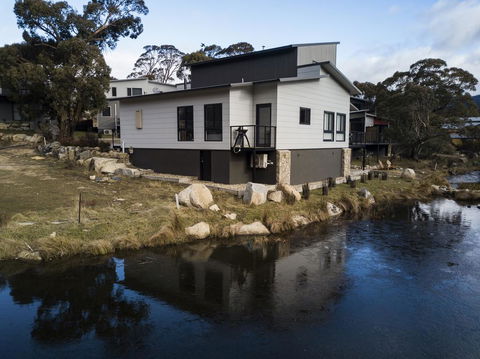 Chloe's Chalet - Kingaroy Accommodation 1