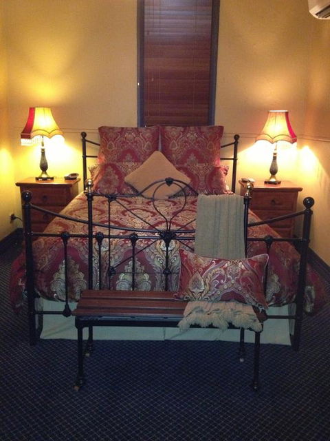 Church House B&B Gundagai - Kingaroy Accommodation 2