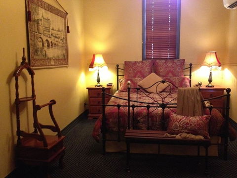 Church House B&B Gundagai - Kingaroy Accommodation 0