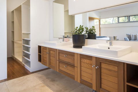 Cinque - Luxury Family Home With Pool Close To Beach And Town - Kingaroy Accommodation 2
