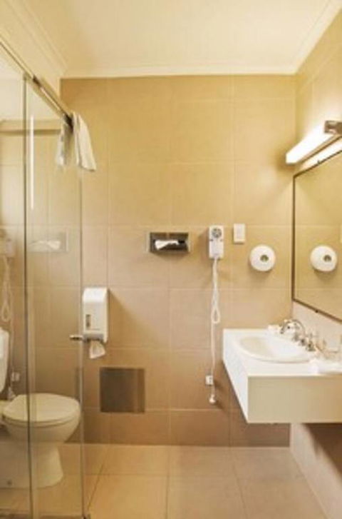 Classic Queen Room 2 In Oakleigh - Kingaroy Accommodation 3