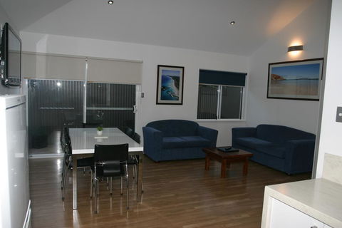 Clearwater Motel Apartments - Kingaroy Accommodation 3