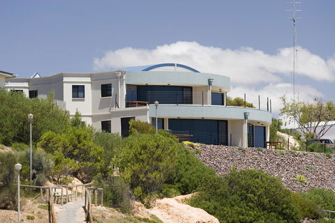 Cliff House Beachfront Villas - Kingaroy Accommodation 2