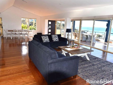 Cliff View - 62 Forresters Beach Road - Kingaroy Accommodation 1