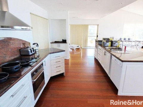 Cliff View - 62 Forresters Beach Road - Kingaroy Accommodation 3