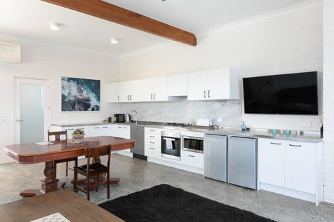 CLIFFSIDE: BONDI BEACH - Kingaroy Accommodation 2