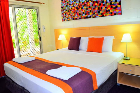 Coconut Grove Holiday Apartments - Kingaroy Accommodation 2