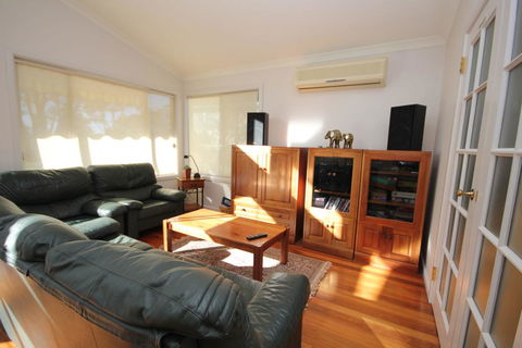 COLMER HOUSE At Dunbogan - Kingaroy Accommodation 3