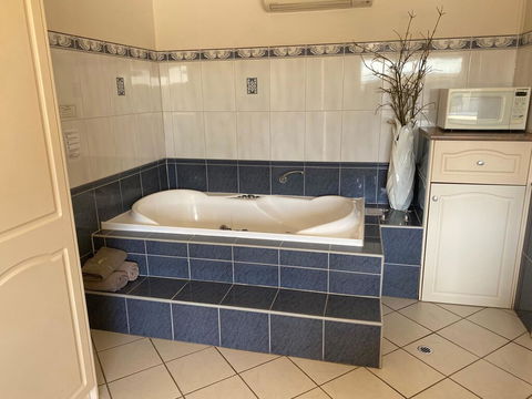 Comfort Inn & Suites Augusta Westside - Kingaroy Accommodation 2