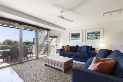 Comfortable & Stylish With Rooftop Spa - Kingaroy Accommodation 3