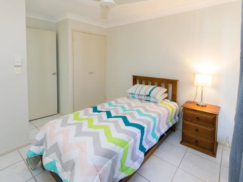 Comfy & Cosy (Upstairs) - Kingaroy Accommodation 3