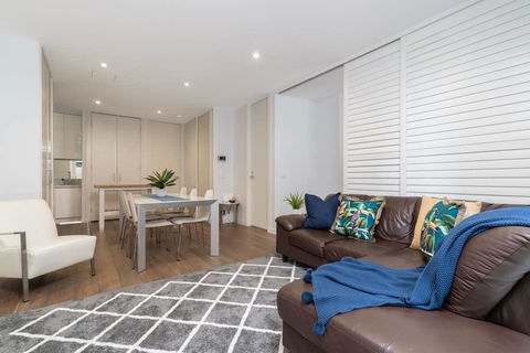 Convenience And Luxury In Carnegie - Kingaroy Accommodation 0