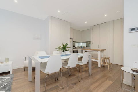 Convenience And Luxury In Carnegie - Kingaroy Accommodation 1