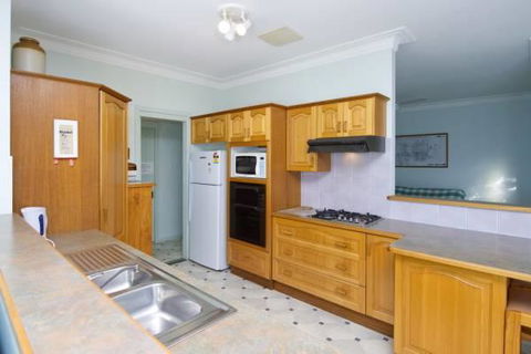 Cook St 4 - Salamander Bay - Kingaroy Accommodation 3