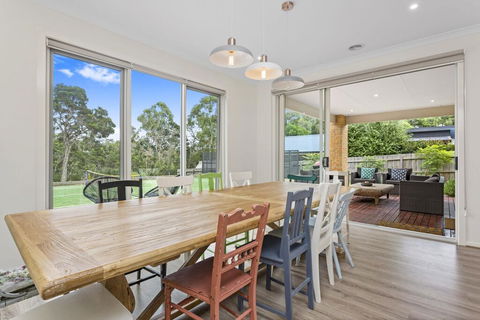 CORYMBIA - MOUNT MARTHA - Kingaroy Accommodation 2