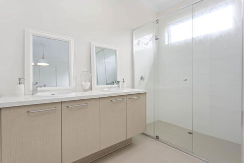 CORYMBIA - MOUNT MARTHA - Kingaroy Accommodation 0