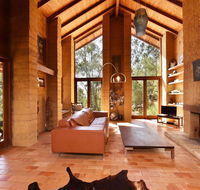 Corymbia Cottage - unique quirky private a guest favourite - Kingaroy Accommodation