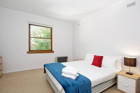 Cosy 2BR Plus Parking In Nth Sydney - Kingaroy Accommodation 2