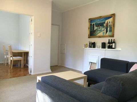 Cosy 2BR Plus Parking In Nth Sydney - Kingaroy Accommodation 1