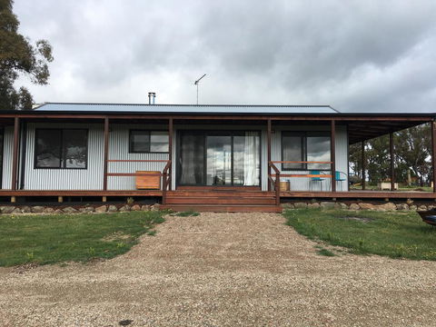 Country Cabin With Mountain Views Close To Ballarat - Kingaroy Accommodation 1