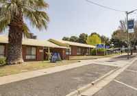 Country Roads Motor Inn