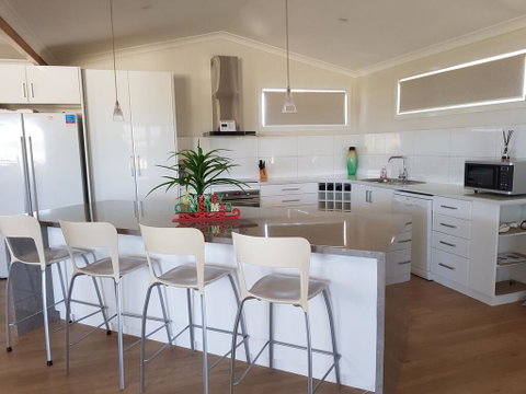 Cozzys Condo Luxury Beach House - Kingaroy Accommodation 3