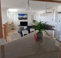 Cozzys Condo Luxury Beach House - Kingaroy Accommodation