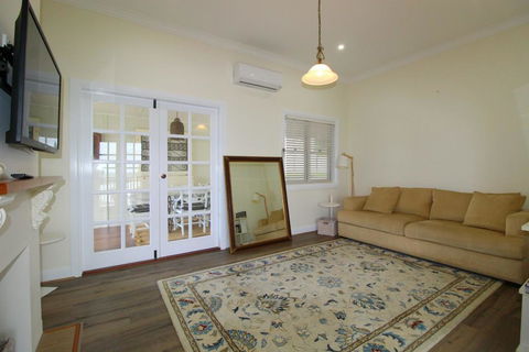 Crescent Haven, 2A View Street, - Kingaroy Accommodation 0