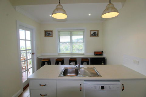 Crescent Haven, 2A View Street, - Kingaroy Accommodation 2