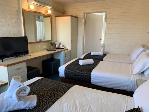 Crest Motor Inn - Kingaroy Accommodation 3