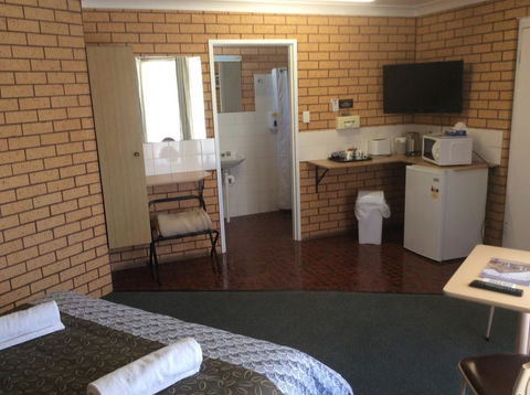 Cross Roads Motel - Kingaroy Accommodation 3