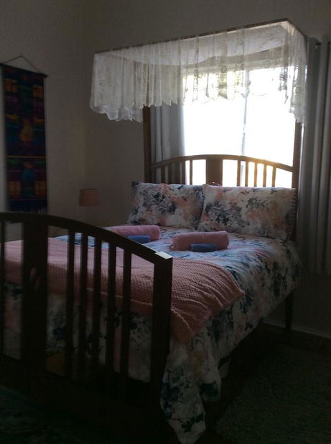 CupnSaucer Cottage - Kingaroy Accommodation 2