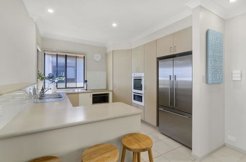 Currumbin Beachside Holiday Home - Kingaroy Accommodation 3
