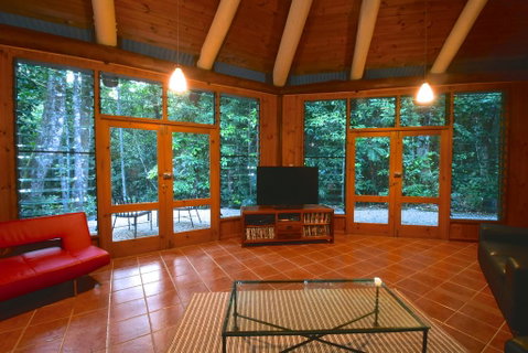 Daintree Cascades - Kingaroy Accommodation 1