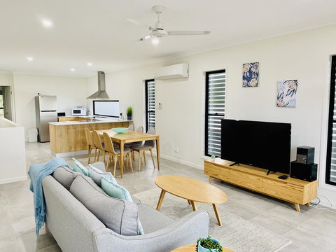 DAYDREAMING Airlie Beach, Water Views & Only 200m To Boardwalk. - Kingaroy Accommodation 0