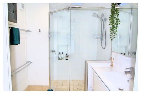 De Zen - Aussie World Holiday Group Venue - Kingaroy Accommodation 1
