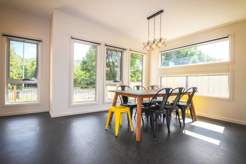 Decked Out At Bright - Kingaroy Accommodation 3