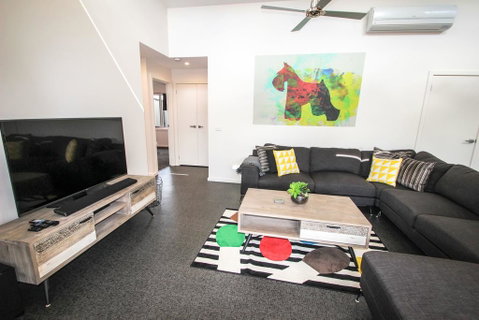 Decked Out At Bright - Kingaroy Accommodation 2