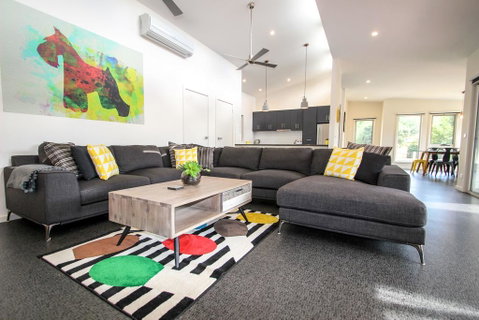 Decked Out At Bright - Kingaroy Accommodation 1