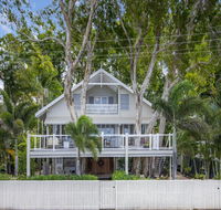 Decked Out By The Sea - Kingaroy Accommodation