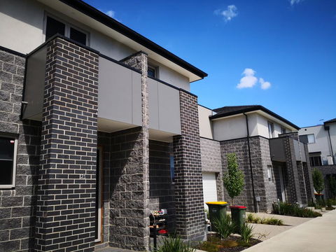 Delicate And Peaceful Bundoora Townhouse 12 - Kingaroy Accommodation 0