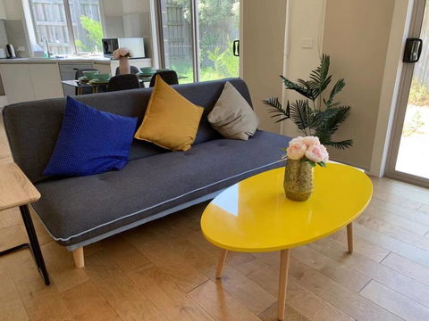 Delicate And Peaceful Bundoora Townhouse 7 - Kingaroy Accommodation 0
