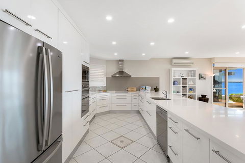 Delphini 1 - Salamander Bay - Kingaroy Accommodation 2