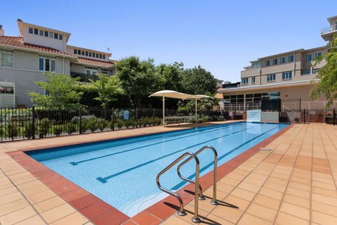 Deluxe Unit With Pool, Parking And Gym Near Beaches - Kingaroy Accommodation 3