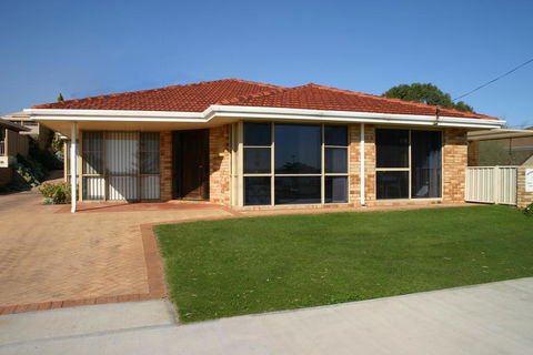 Denison Waterfront - Kingaroy Accommodation 0