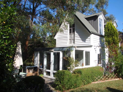 Devon Cottage - Kingaroy Accommodation 0