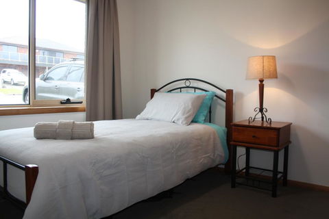 DevonPORT VIEWS!!! - Kingaroy Accommodation 3