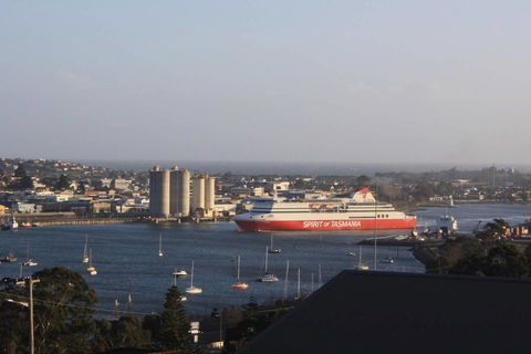 DevonPORT VIEWS!!! - Kingaroy Accommodation 0